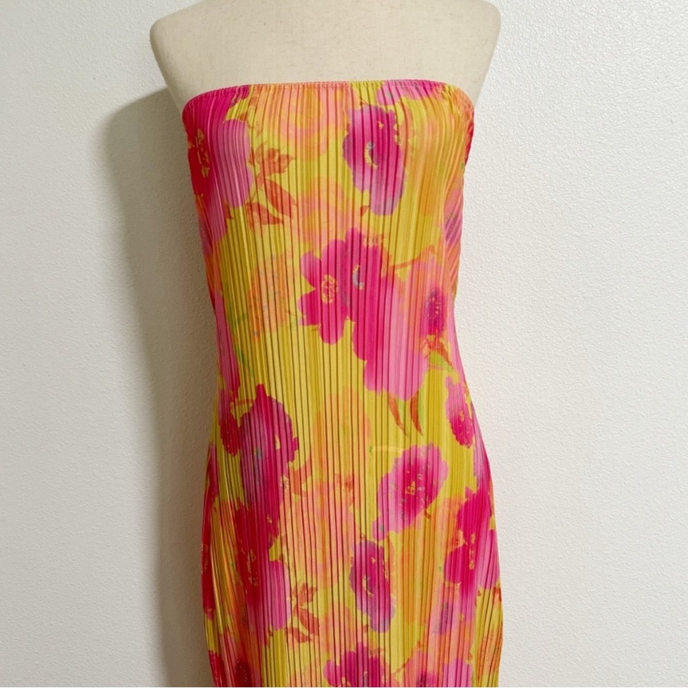 NWT Pretty Little Thing - Multi Floral Print Plisse Bandeau Cowl Back Maxi Dress - Picture 5 of 7
